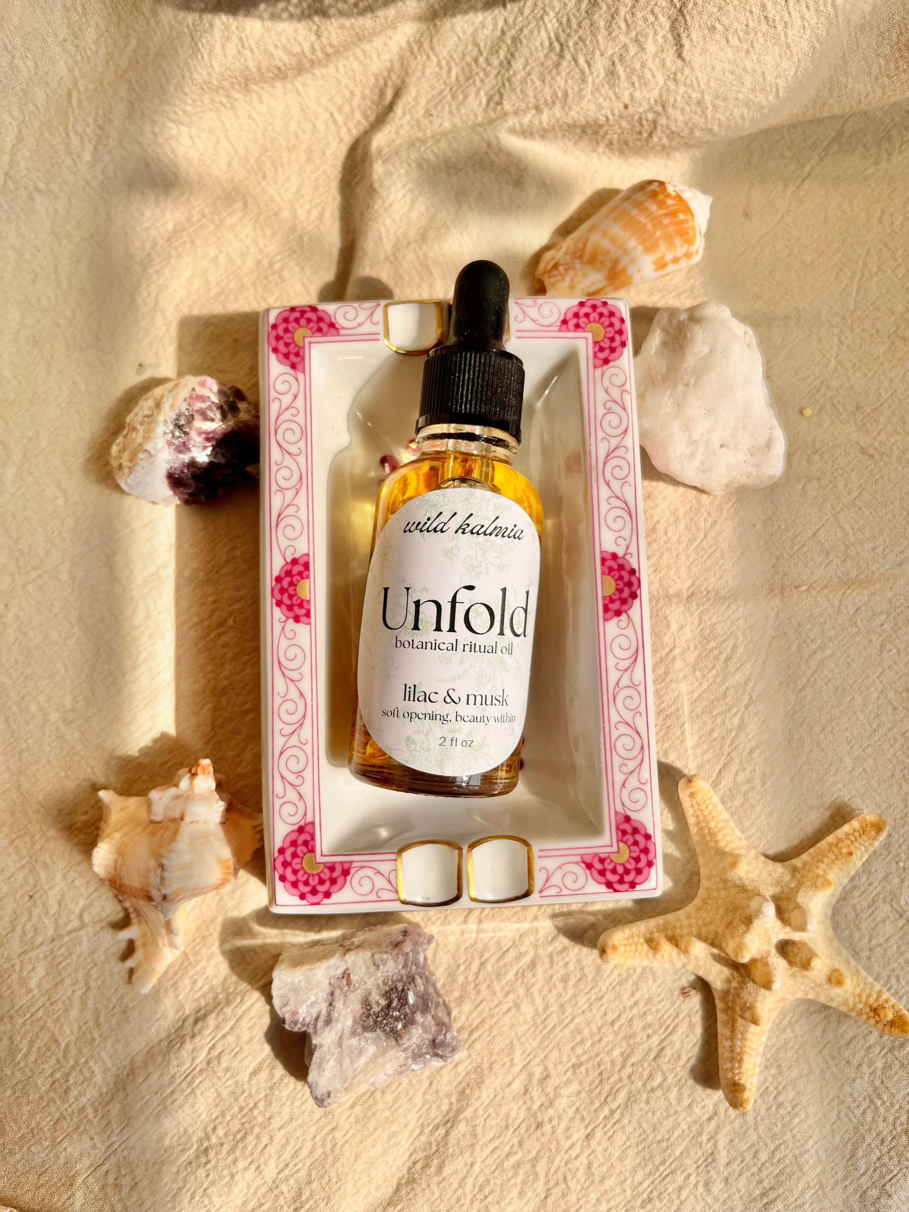 Unfold ritual oil: soft opening, beauty within