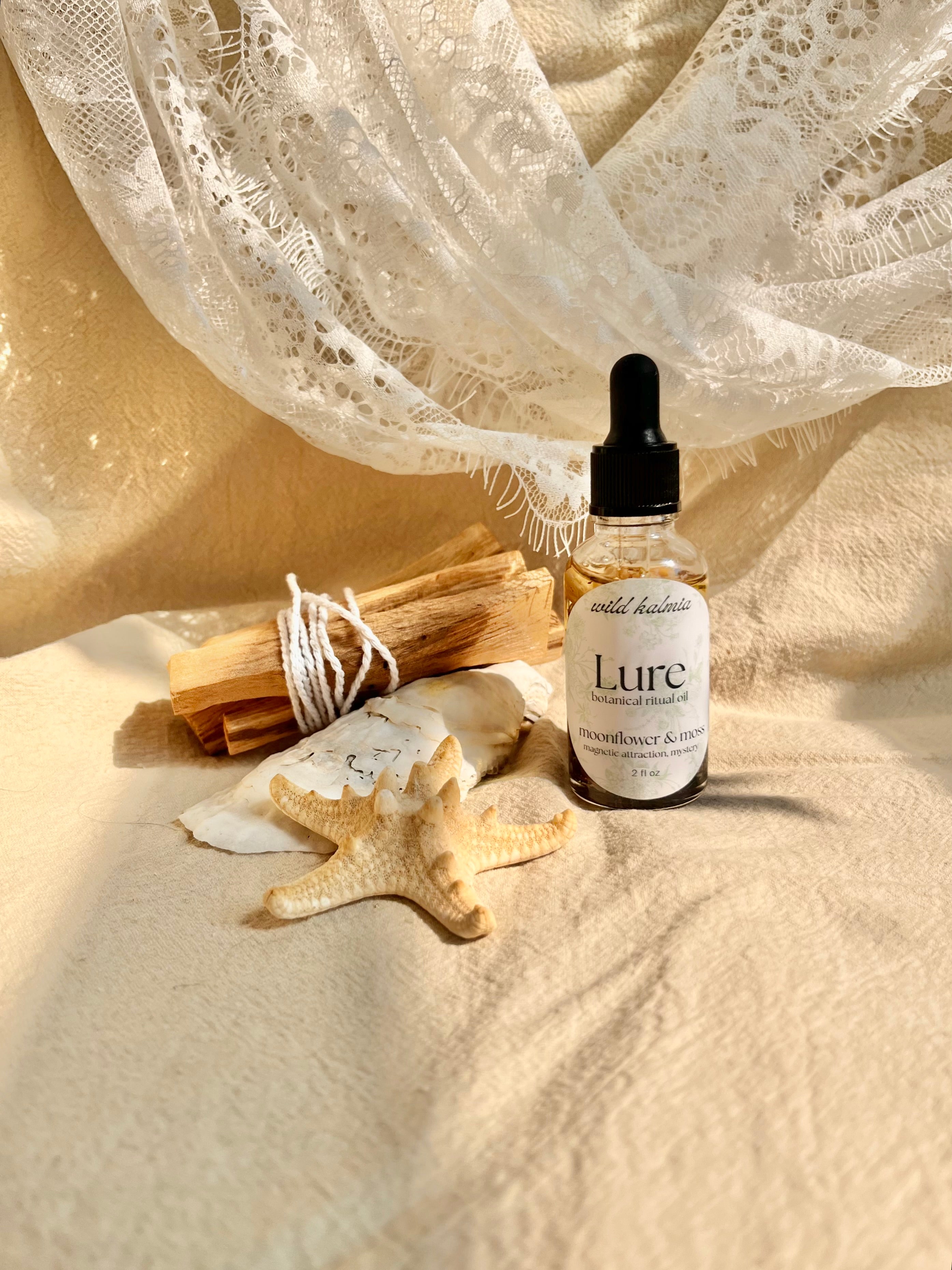 Lure ritual oil: magnetic attraction, mystery