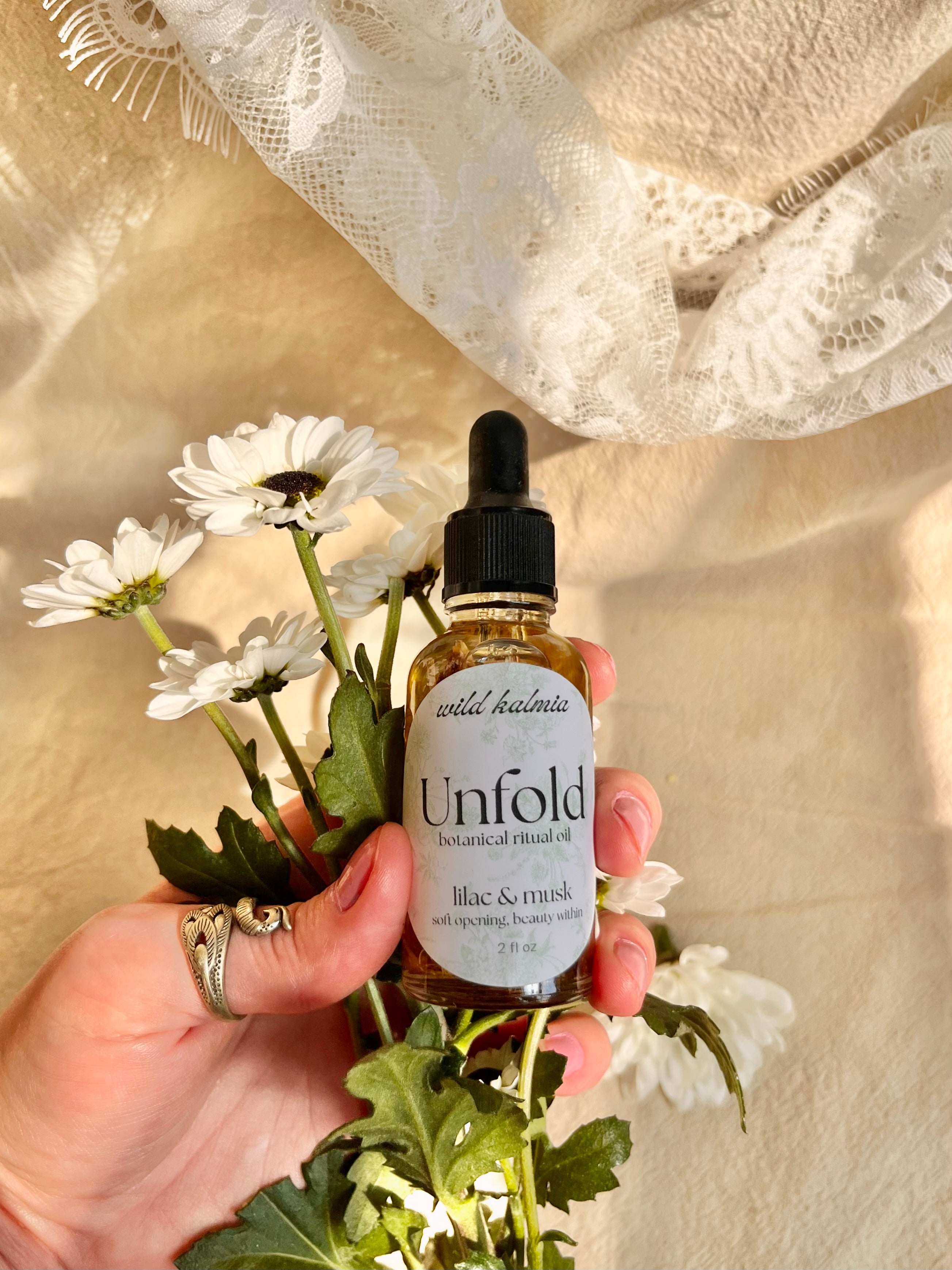 Unfold ritual oil: soft opening, beauty within